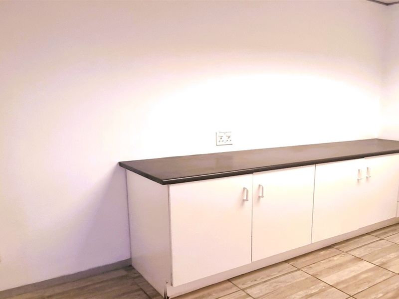 Office space to let on the first floor of the South Block in Culross Court in Bryanston - Photo 5