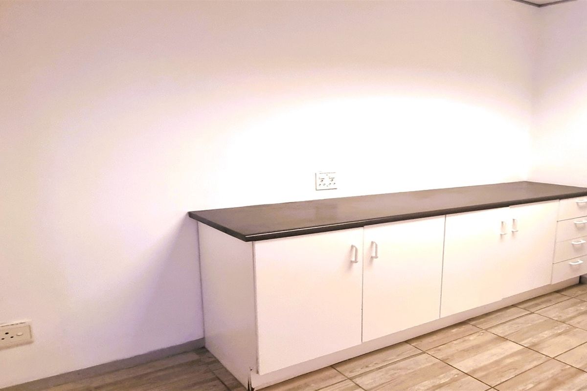 Office space to let on the first floor of the South Block in Culross Court in Bryanston - Photo 5