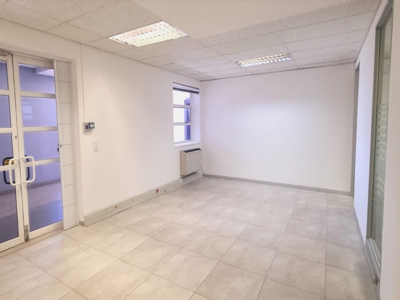 Office space to let on the first floor of the South Block in Culross Court in Bryanston - Photo 2