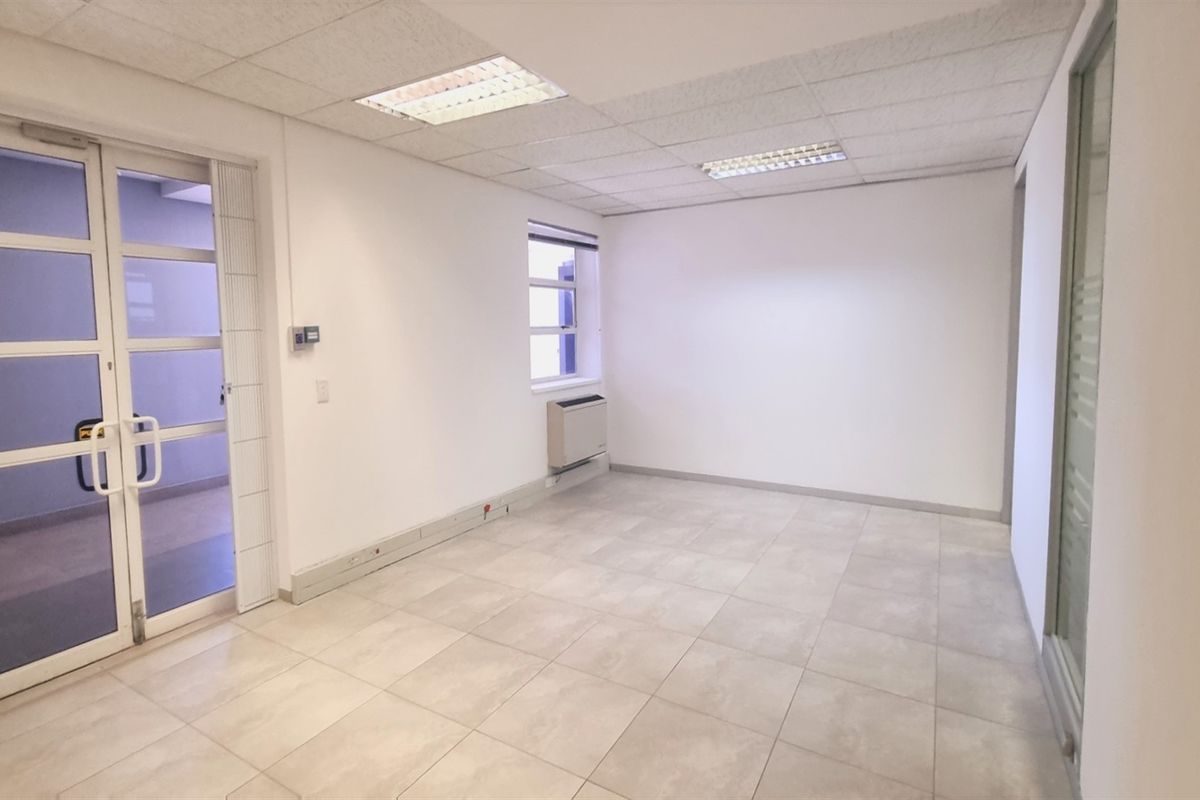 Office space to let on the first floor of the South Block in Culross Court in Bryanston - Photo 2