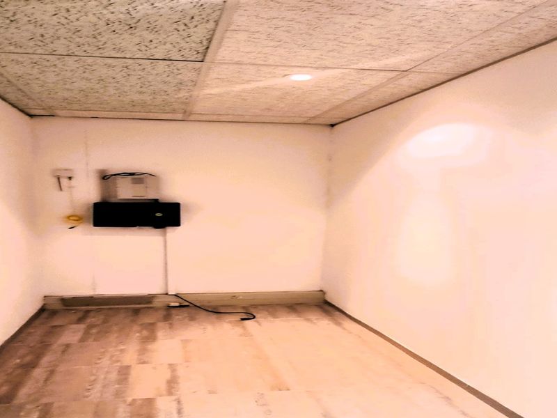 Office space to let on the first floor of the South Block in Culross Court in Bryanston - Photo 9