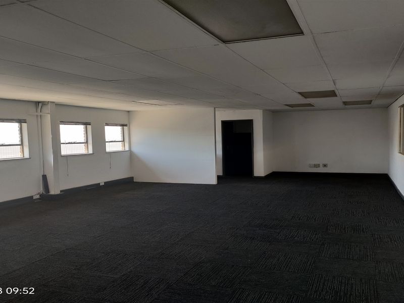 415m2 warehouse  - TO LET - Photo 5