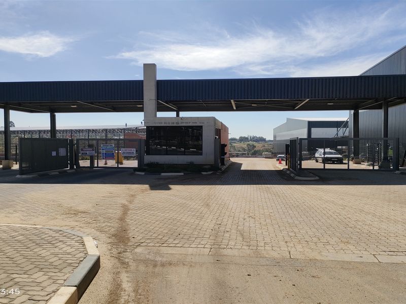 16000m2 warehouse - To Let - Photo 2