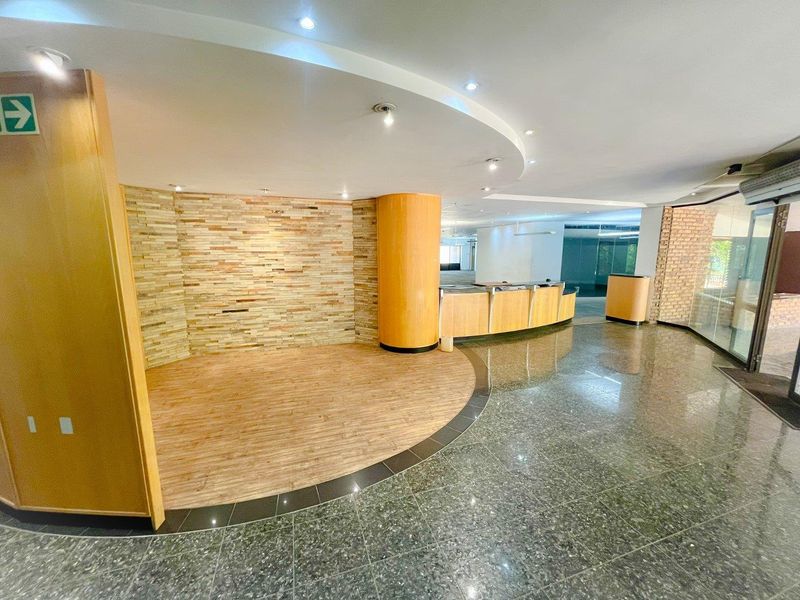 Commercial office space/building to rent in Parktown - Photo 3