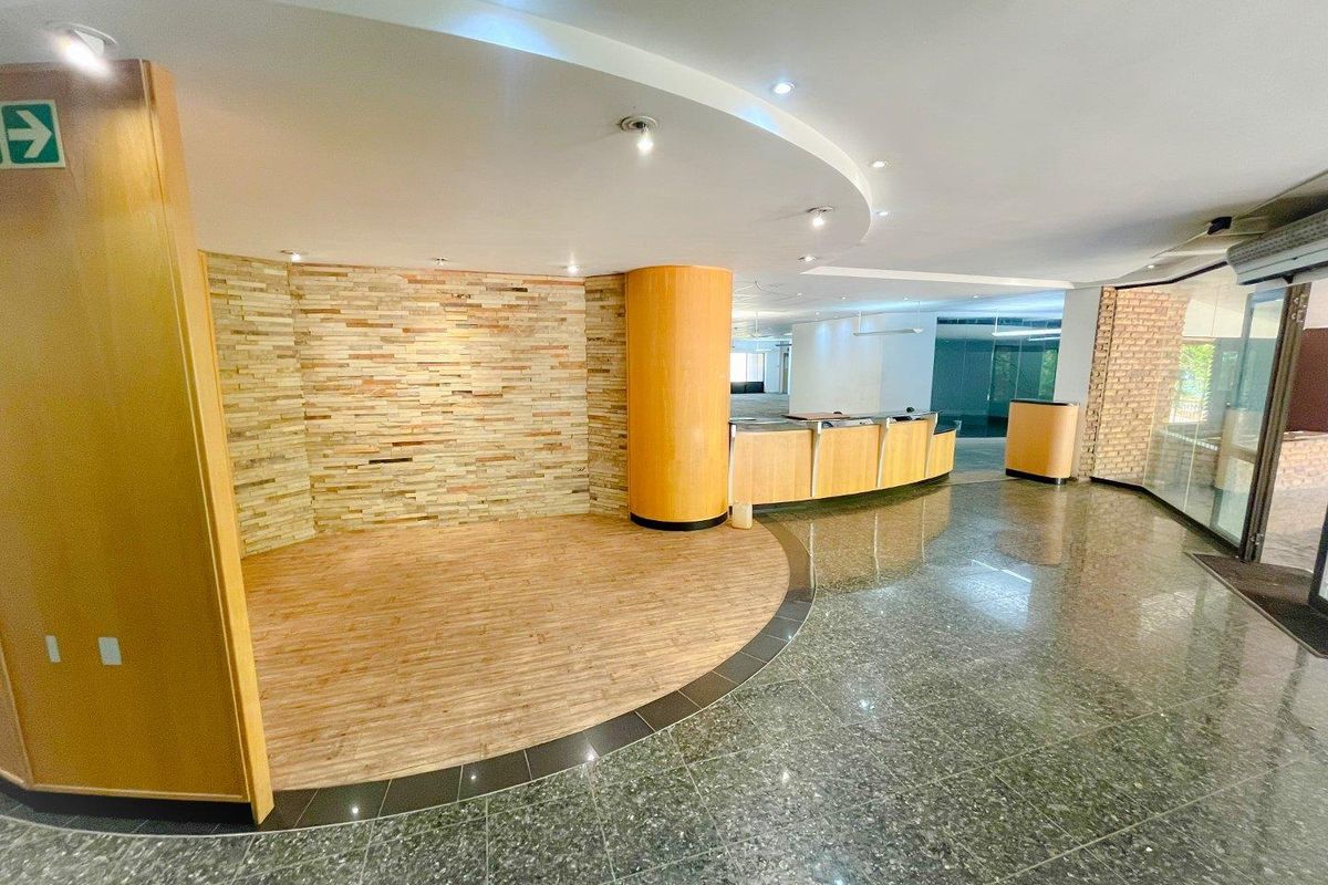 Commercial office space/building to rent in Parktown - Photo 3