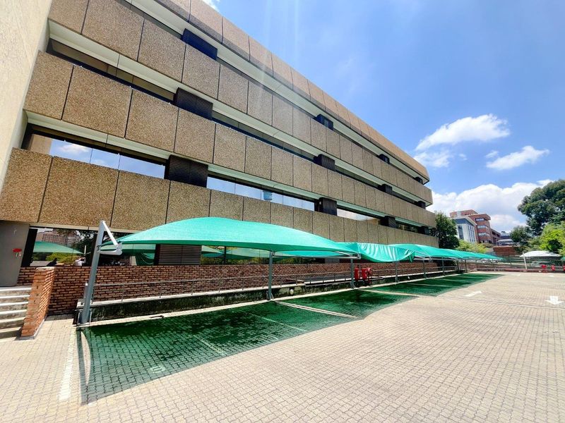 Commercial office space/building to rent in Parktown - Photo 2