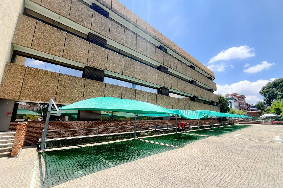 Commercial office space/building to rent in Parktown - Photo 2