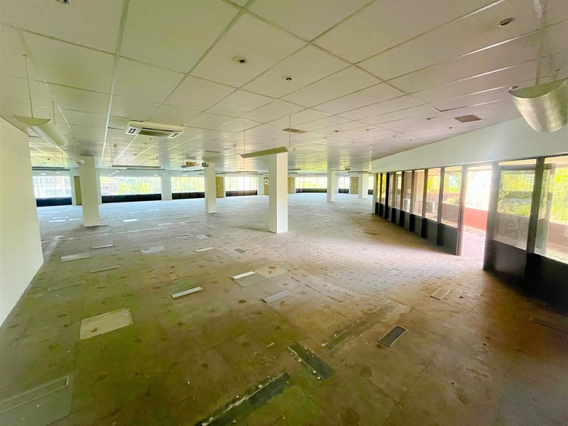 Commercial office space/building to rent - Photo 8