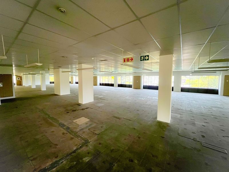 Commercial office space/building to rent - Photo 10