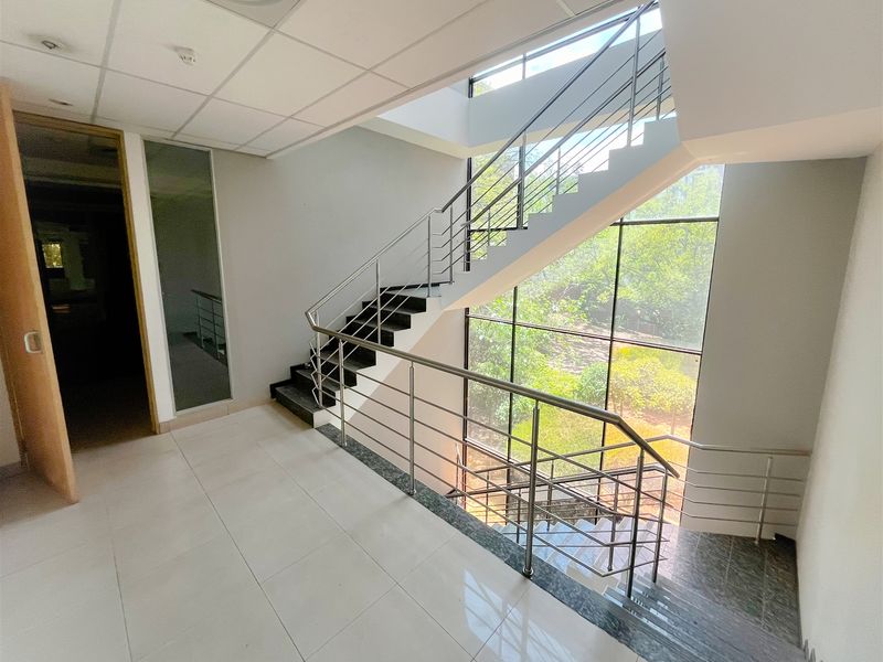 Commercial office space/building to rent - Photo 7