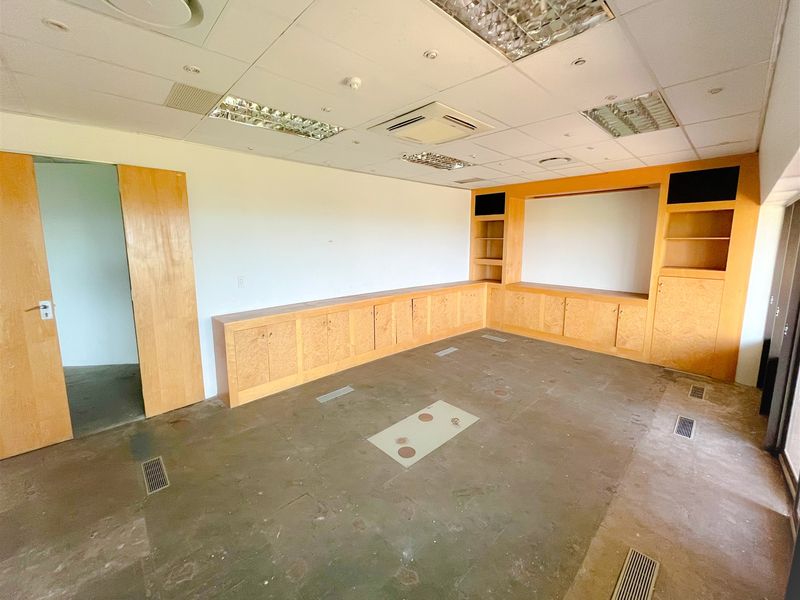 Commercial office space/building to rent - Photo 3