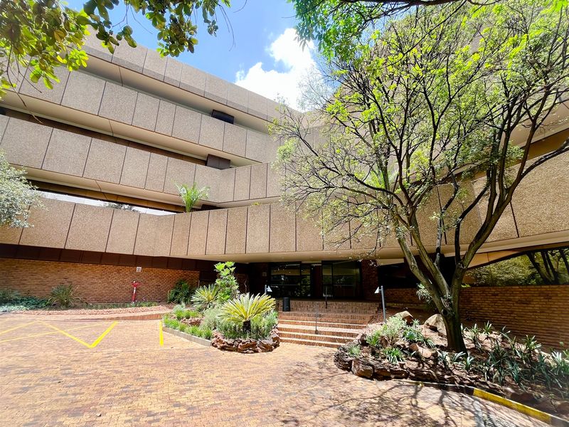 Commercial office space/building to rent - Photo 1