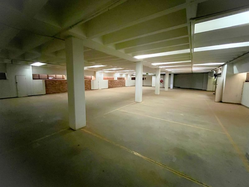 Commercial office space/building to rent - Photo 6