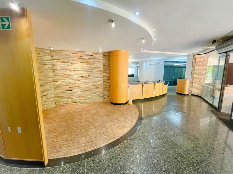 Commercial office space/building to rent - Photo 2