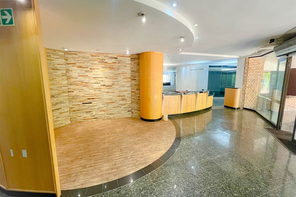Commercial office space/building to rent - Photo 2