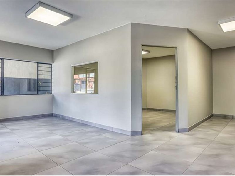 256m2  warehouse -To Let - Photo 6