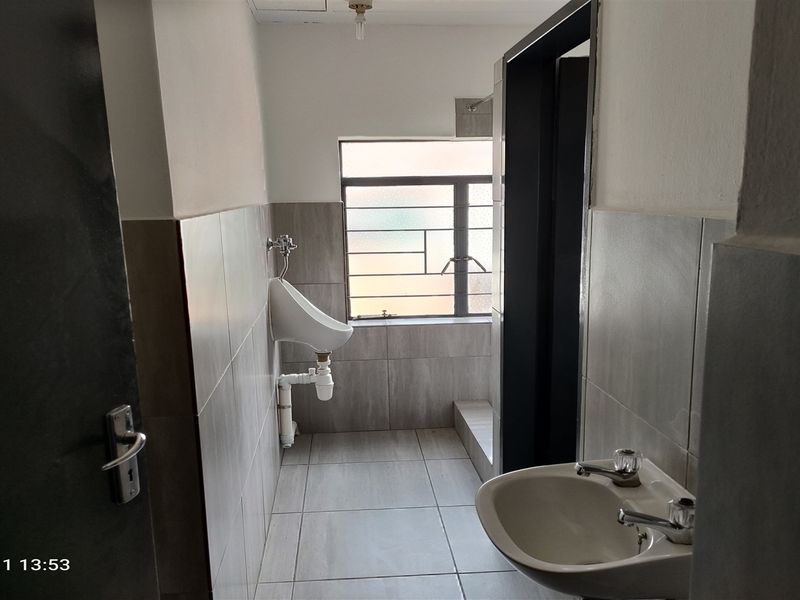 256m2  warehouse -To Let - Photo 9