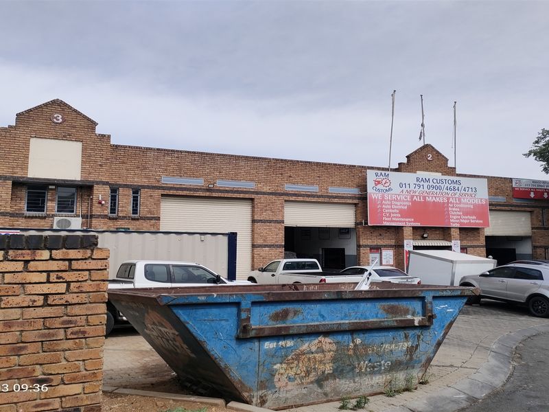 256m2  warehouse -To Let - Photo 2