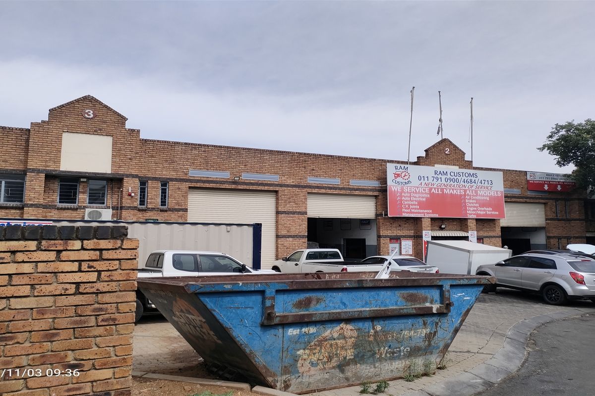 256m2  warehouse -To Let - Photo 2