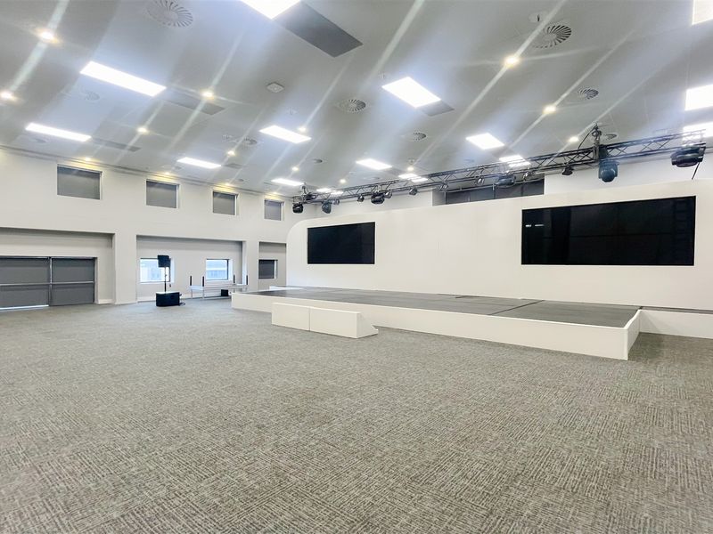 2200m2 office space to rent in Parktown - Photo 10