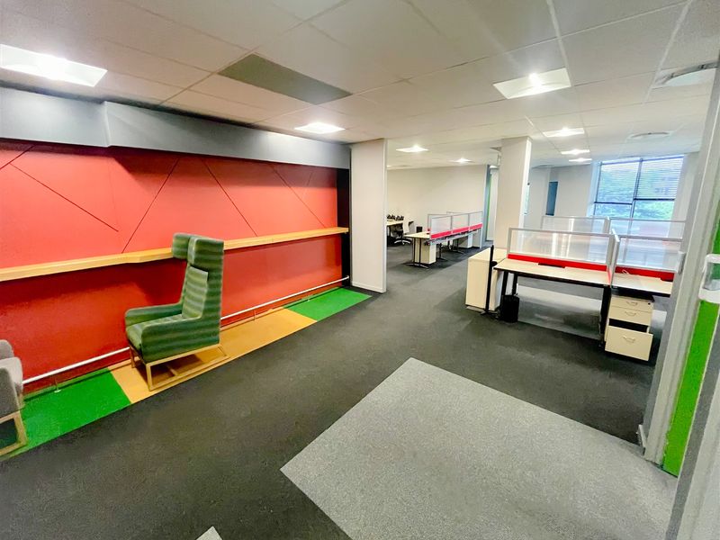 2200m2 office space to rent in Parktown - Photo 4