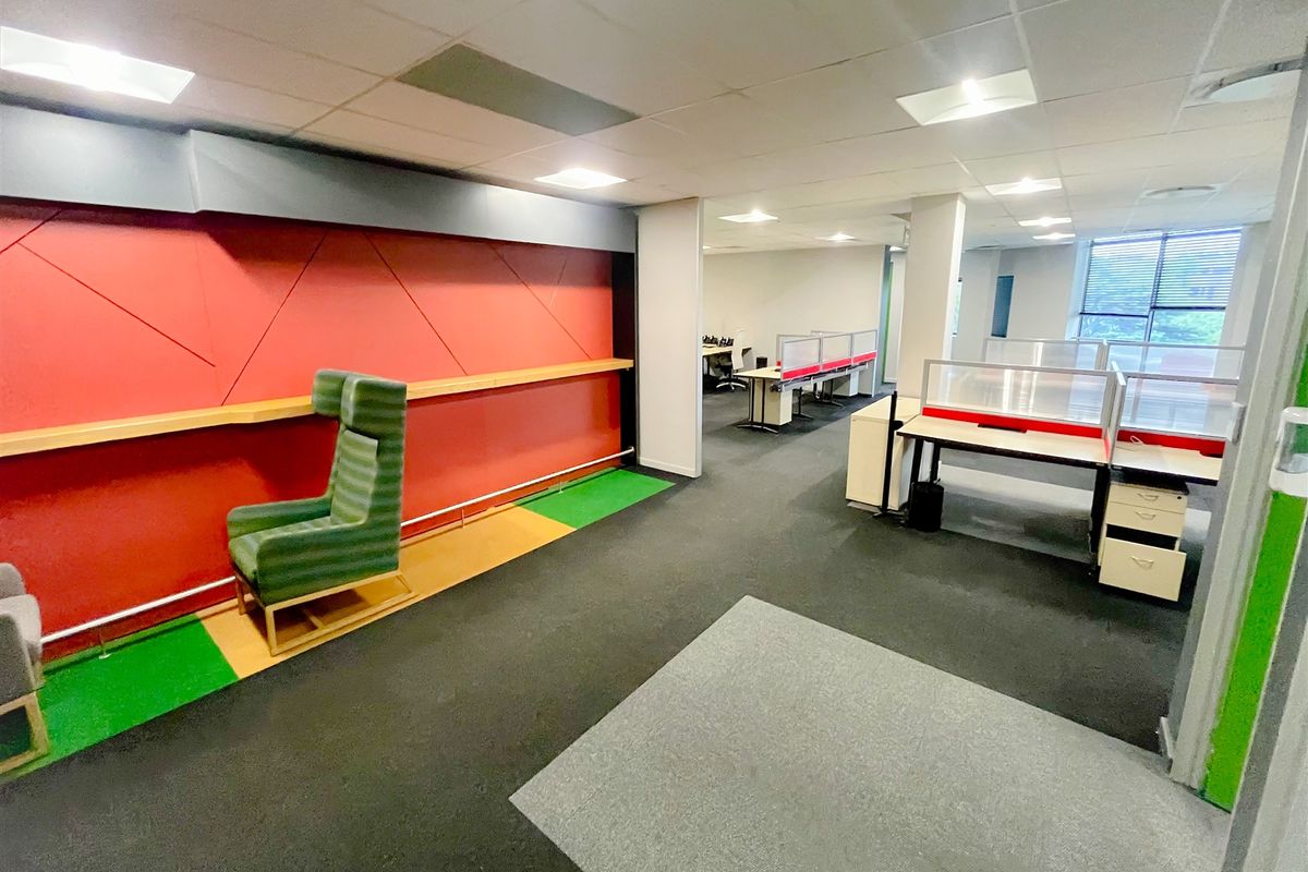 2200m2 office space to rent in Parktown - Photo 4