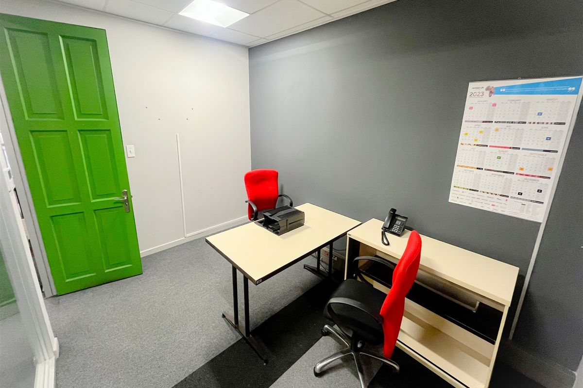 2200m2 office space to rent in Parktown - Photo 5