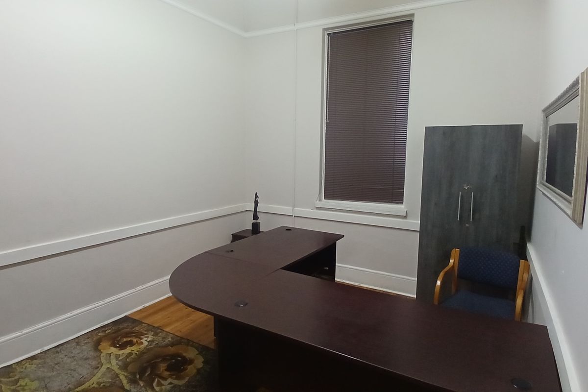 Prime Co-Working Office Space to Let in the Heart of Town - Photo 2