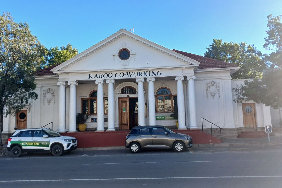 Prime Co-Working Office Space to Let in the Heart of Town - Photo 4