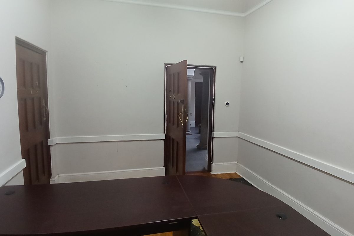 Prime Co-Working Office Space to Let in the Heart of Town - Photo 3