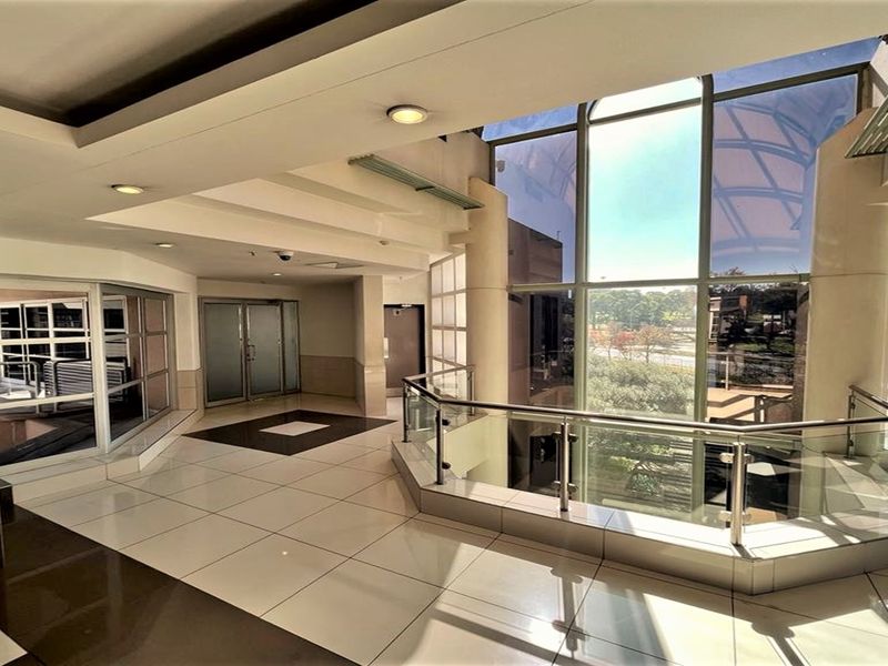 Office space to let in Parktown - Photo 10