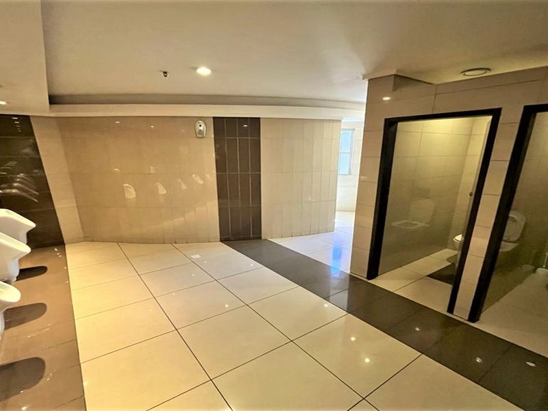 Office space to let in Parktown - Photo 8