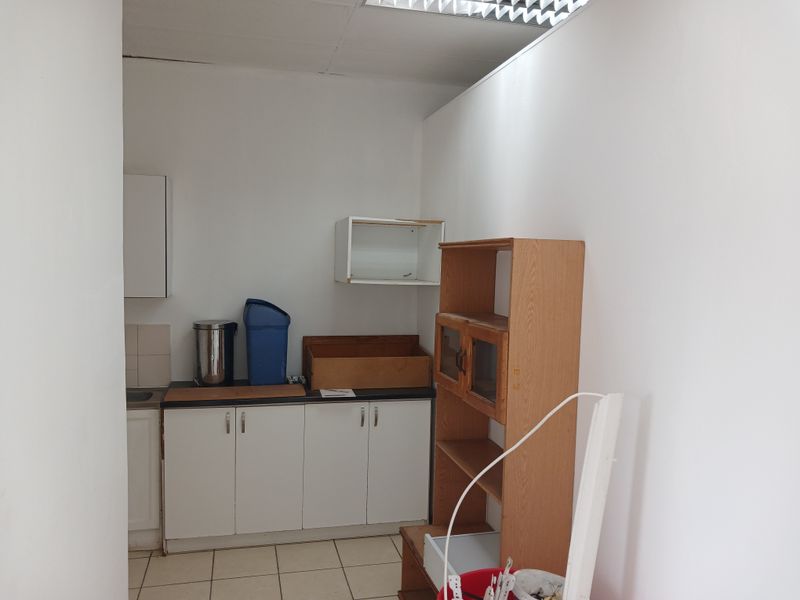 77 sqm Office Space To Let – Empangeni Central - Photo 5