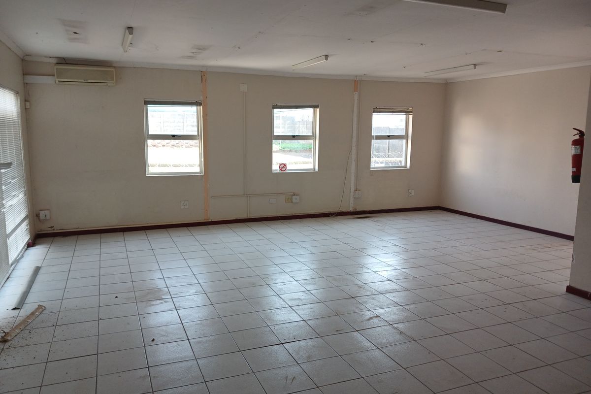 Multiple office To Let in Empngeni central - Photo 4