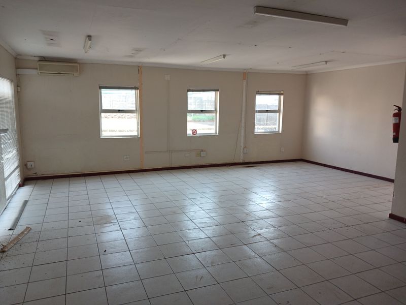 Multiple office To Let in Empngeni central - Photo 4