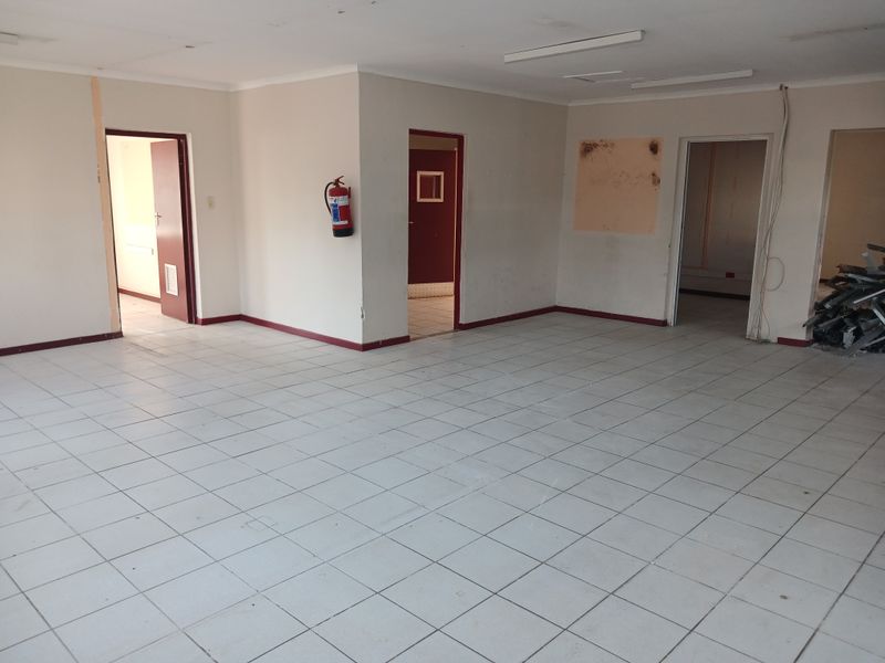 Multiple office To Let in Empngeni central - Photo 1