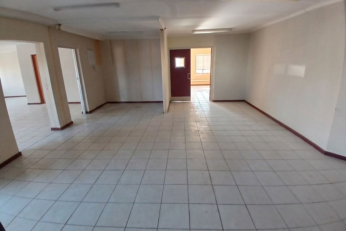 Multiple office To Let in Empngeni central - Photo 3
