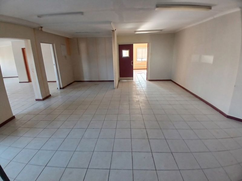 Multiple office To Let in Empngeni central - Photo 3