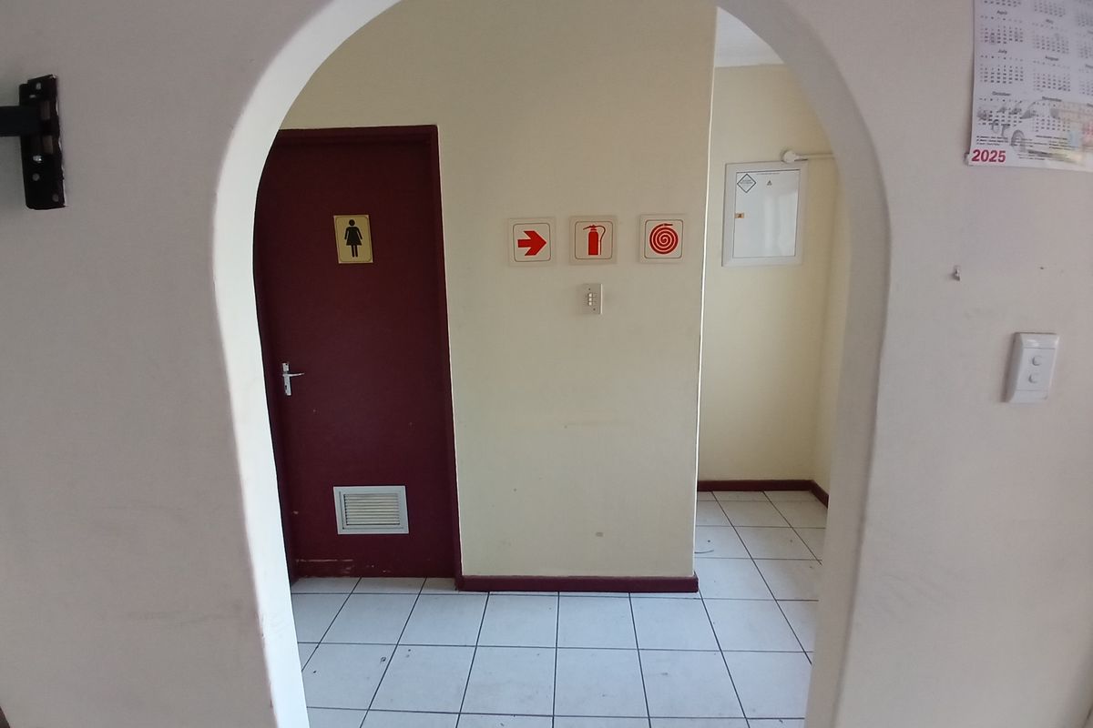 Multiple office To Let in Empngeni central - Photo 5