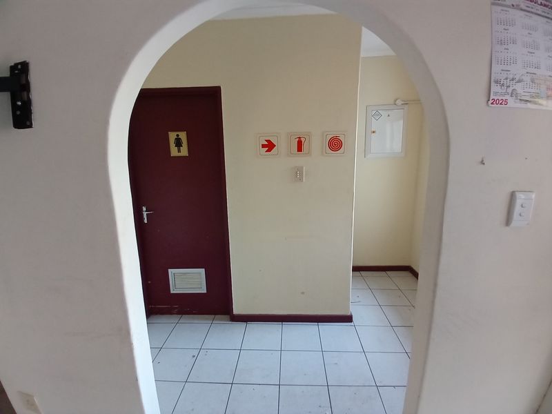 Multiple office To Let in Empngeni central - Photo 5