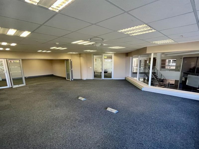 Office space to let in Parktown - Photo 7