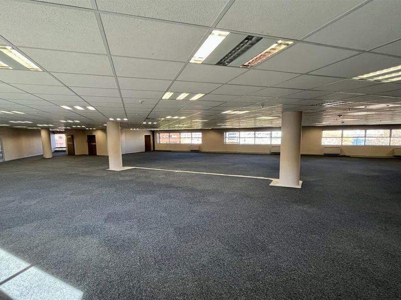 Office space to let in Parktown - Photo 10
