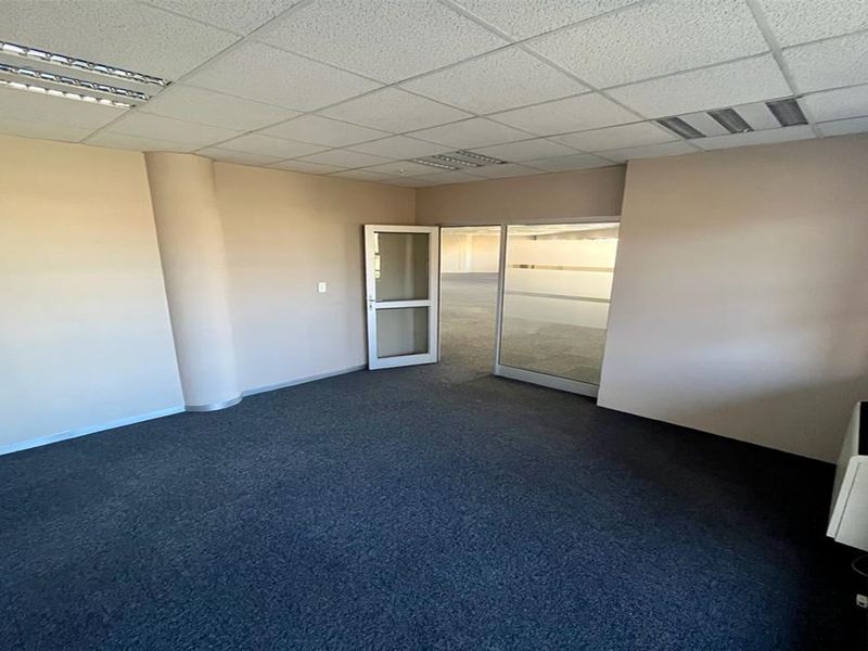 Office space to let in Parktown - Photo 9