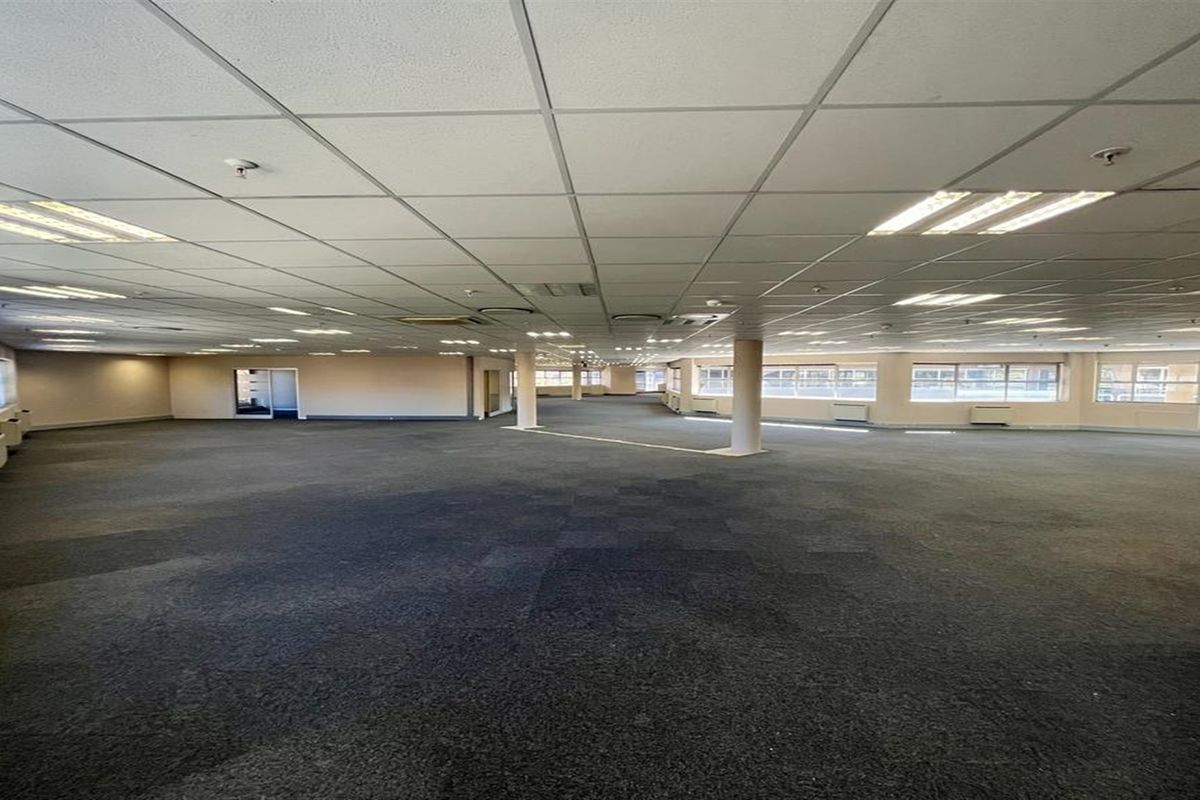 Office space to let in Parktown - Photo 4
