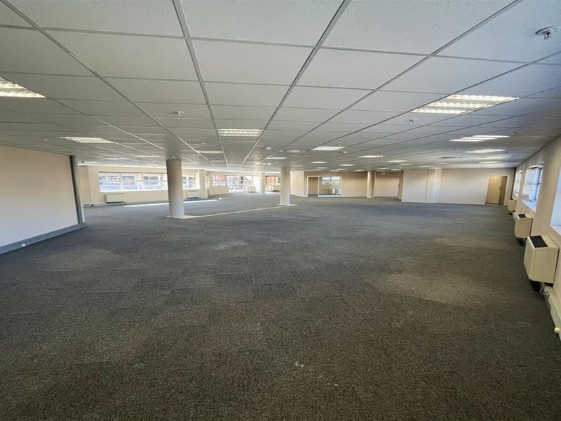 Office space to let in Parktown - Photo 5