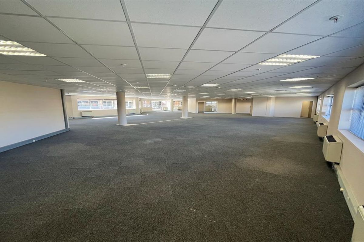 Office space to let in Parktown - Photo 5