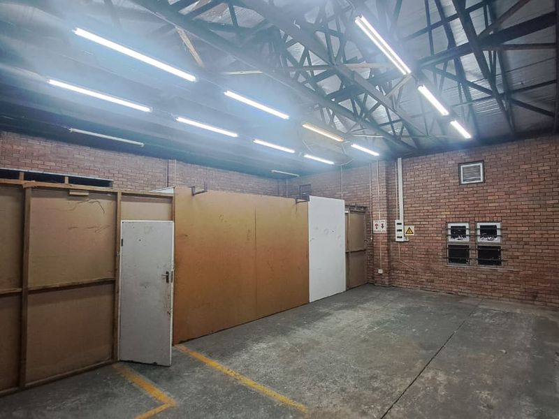 Well-Located 98m2 Workshop To Let in Alton, Richards Bay - Photo 3