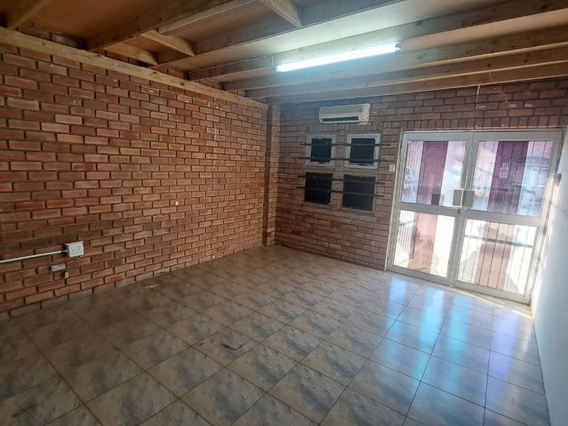 Well-Located 98m2 Workshop To Let in Alton, Richards Bay - Photo 4