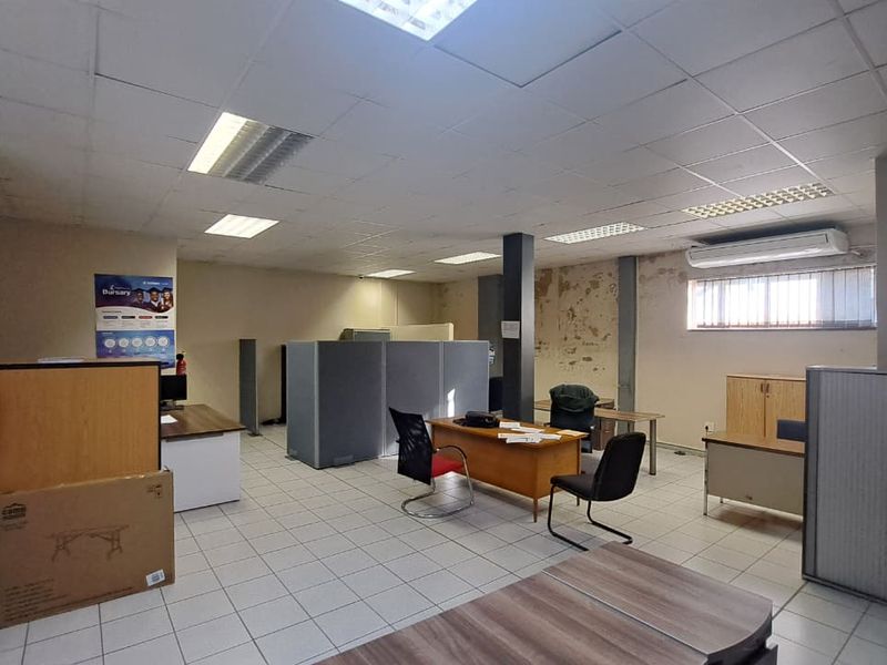 Spacious 134.7m2 Office To Let – Open Plan Layout - Photo 2
