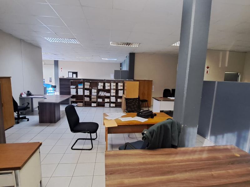 Spacious 134.7m2 Office To Let – Open Plan Layout - Photo 3